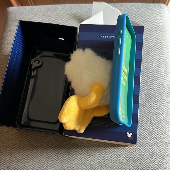 CASETIFY Donald Duck Plush Grippy case for iPhone 15 Pro - Picture 8 of 9
